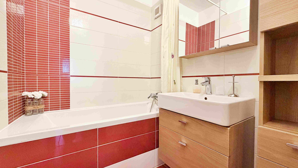 REZERVOVANÉ. 4-izbový byt s balkónom 97m2, prerobený – Sliač