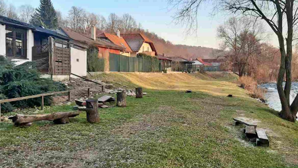 Štýlový podnik  GERONIMO – reštaurácia a kemp pri Hrone