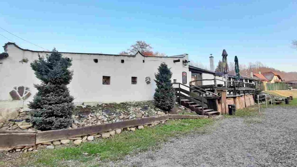 Štýlový podnik  GERONIMO – reštaurácia a kemp pri Hrone