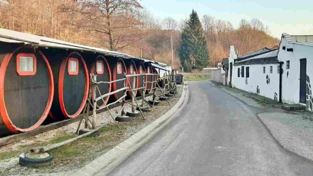 Štýlový podnik  GERONIMO – reštaurácia a kemp pri Hrone