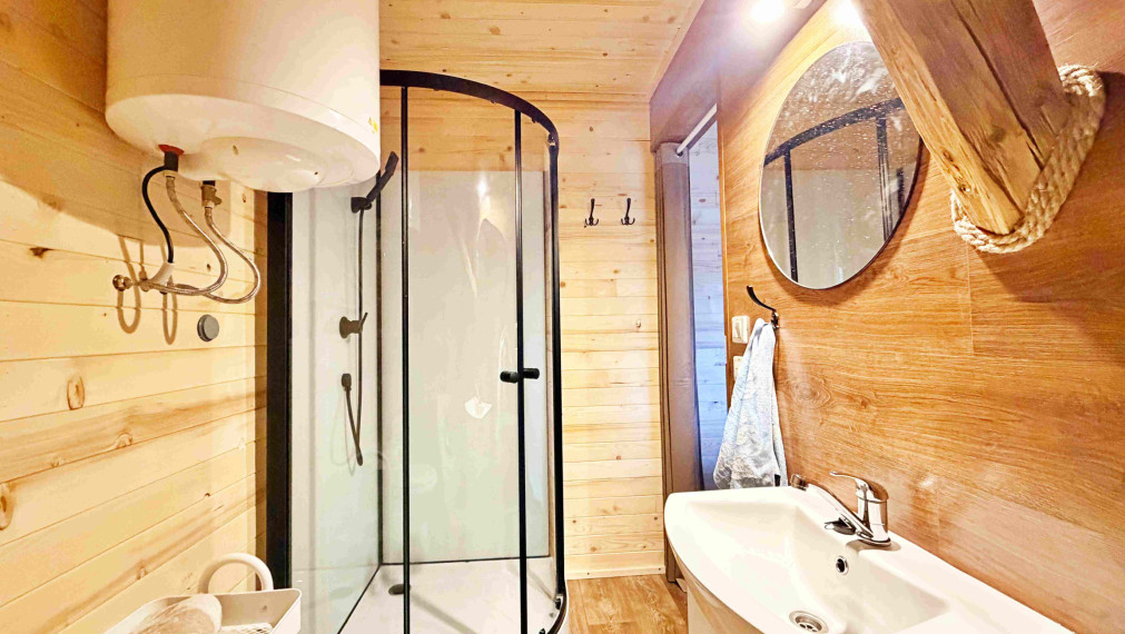 Úplne nová garzónka s parkovaním a klímou – Tužina