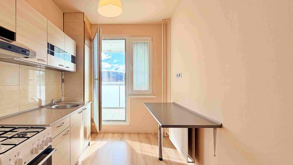 Veľká loggia 8 m² a svetlý 2-izbový byt Sliač. Nízke náklady