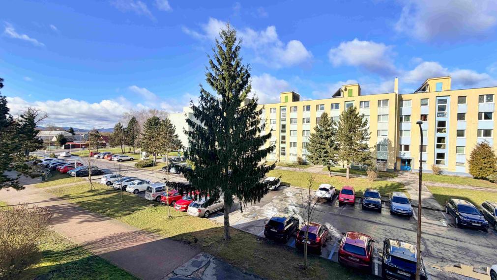 Veľká loggia 8 m² a svetlý 2-izbový byt Sliač. Nízke náklady