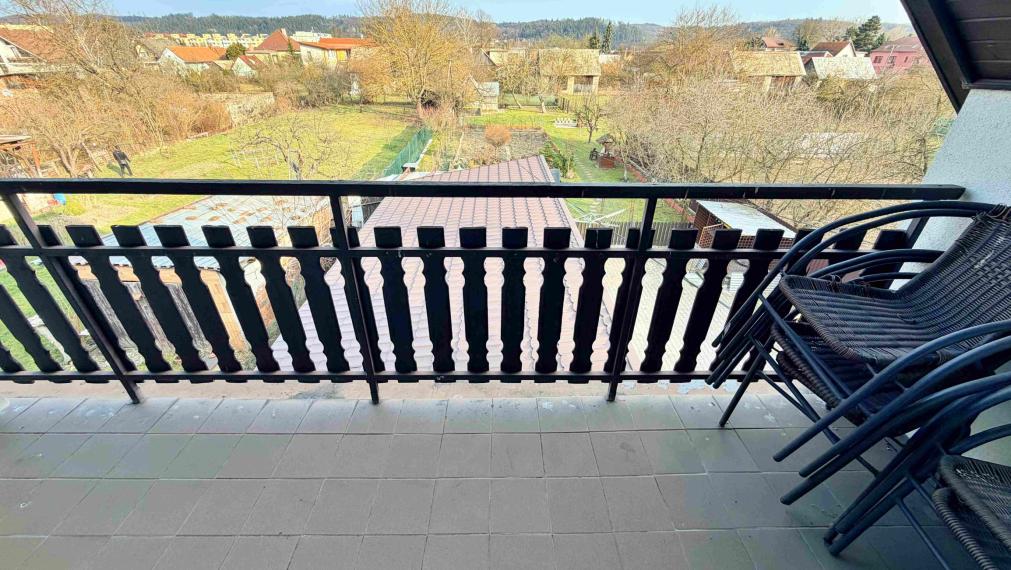 Rodinný dom s bazénom a záhradou na pozemku 1300 m² – Sliač