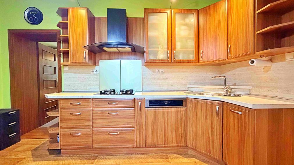 Rodinný dom s bazénom a záhradou na pozemku 1300 m² – Sliač