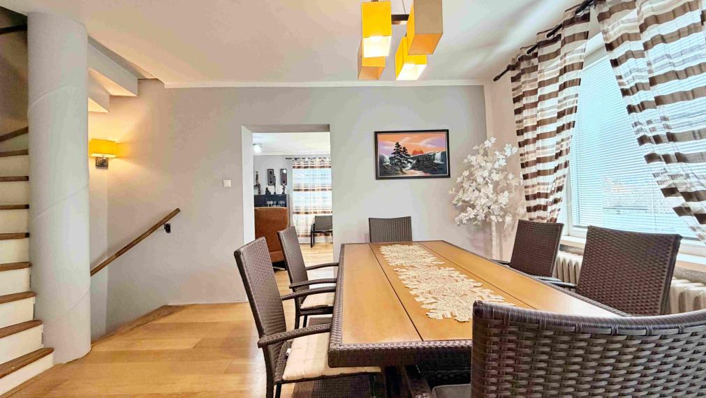 Rodinný dom s bazénom a záhradou na pozemku 1300 m² – Sliač