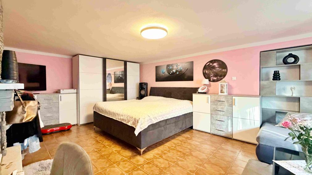 Rodinný dom s bazénom a záhradou na pozemku 1300 m² – Sliač