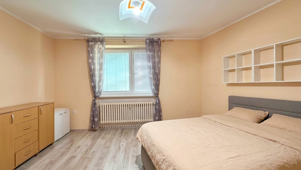 Rodinný dom s bazénom a záhradou na pozemku 1300 m² – Sliač