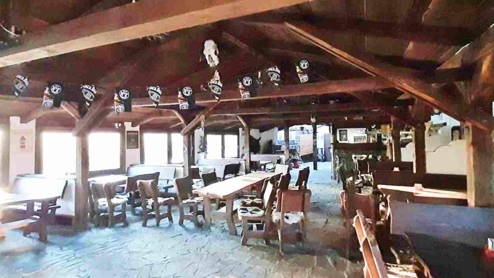 Zabehnutá Gastro prevádzka + budova pod hodnotou (196 000 €)