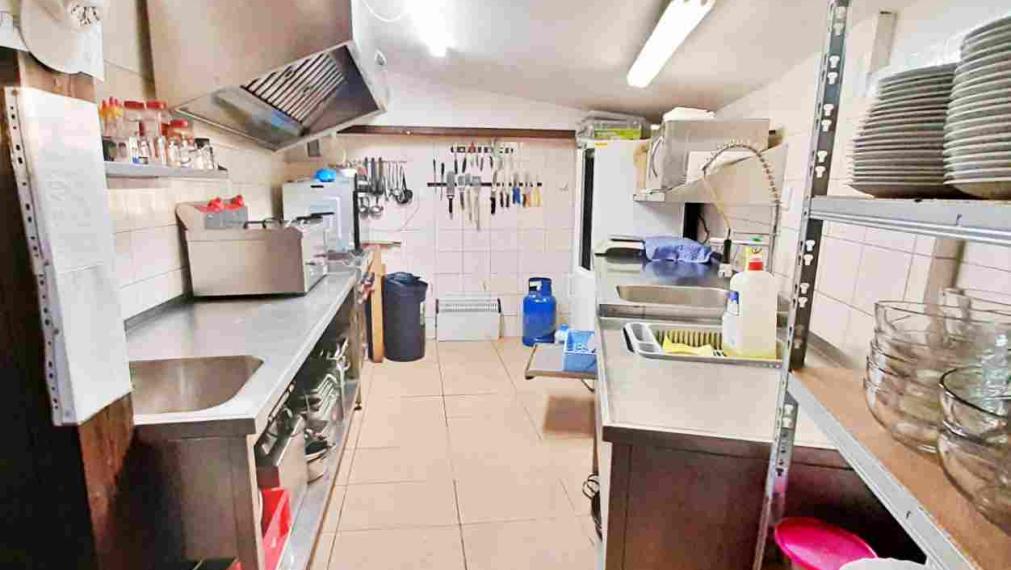 Zabehnutá Gastro prevádzka + budova pod hodnotou (196 000 €)