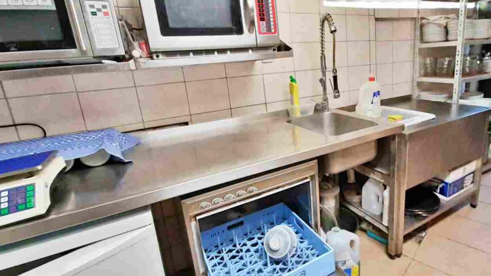 Zabehnutá Gastro prevádzka + budova pod hodnotou (196 000 €)