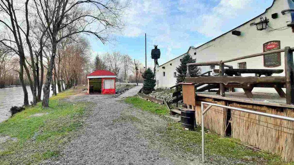 Zabehnutá Gastro prevádzka + budova pod hodnotou (196 000 €)