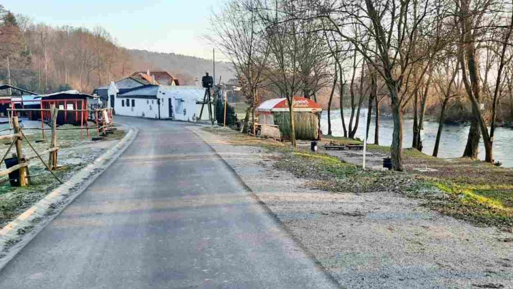 Zabehnutá Gastro prevádzka + budova pod hodnotou (196 000 €)