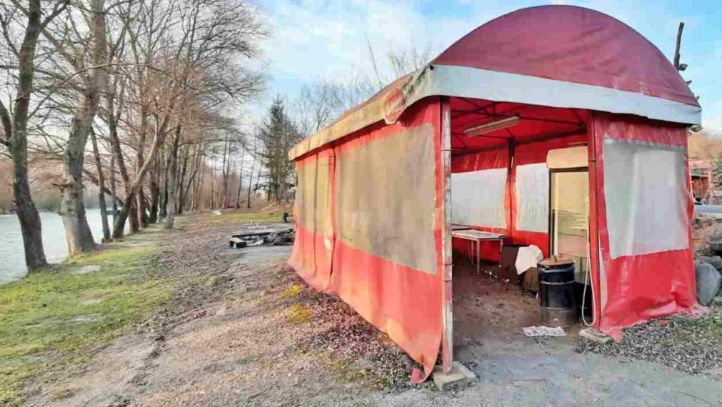 Zabehnutá Gastro prevádzka + budova pod hodnotou (196 000 €)