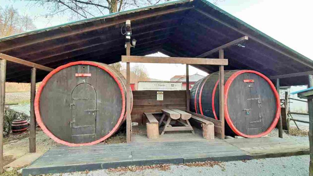 Zabehnutá Gastro prevádzka + budova pod hodnotou (196 000 €)