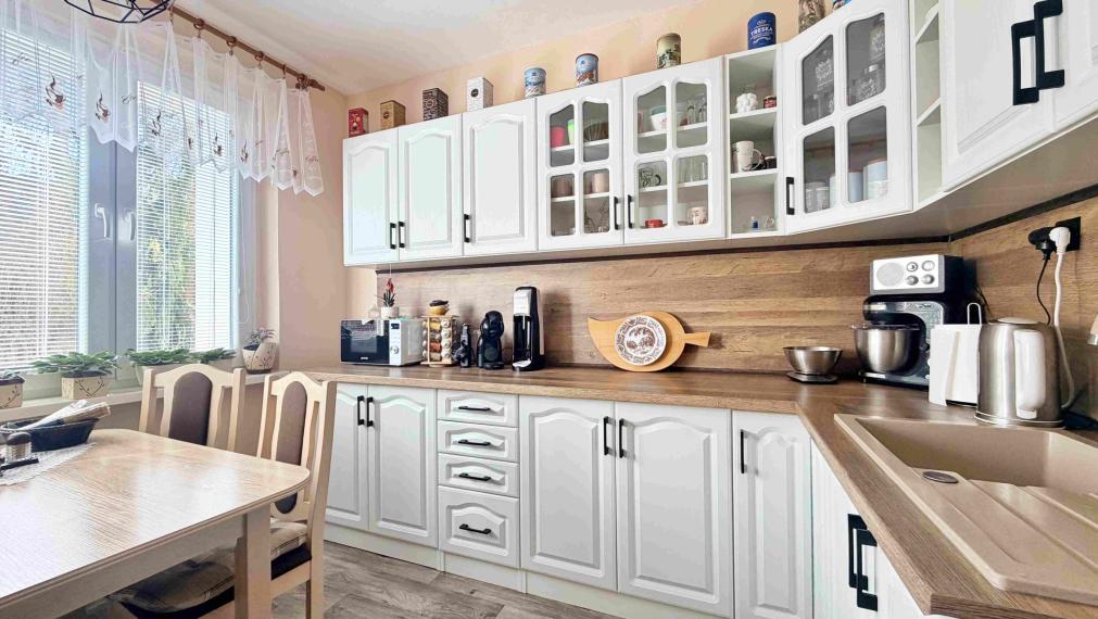 Veľký 3,5i byt 89 m², Balkón, parking, pokoj,Zvolen Sekier