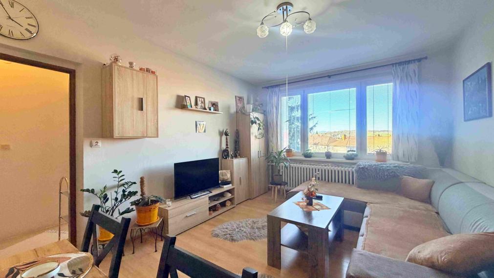 Veľký 3,5i byt 89 m², Balkón, parking, pokoj,Zvolen Sekier