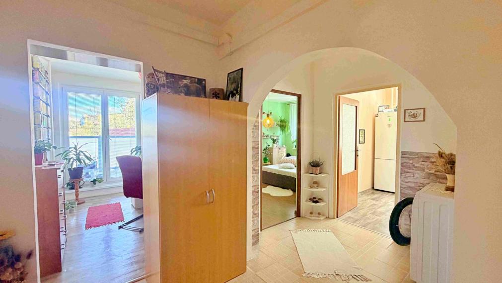 Veľký 3,5i byt 89 m², Balkón, parking, pokoj,Zvolen Sekier