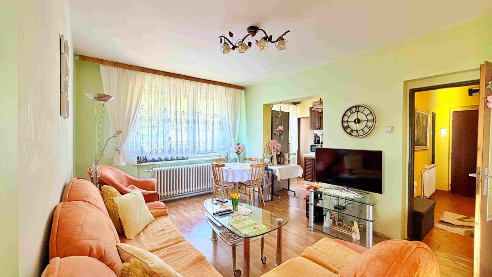 Tehlový 4-izbový byt Podkonice | byt, balkón, garáž, dielňa