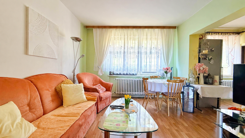 Tehlový 4-izbový byt Podkonice | byt, balkón, garáž, dielňa