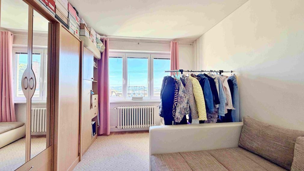 Tehlový 4-izbový byt Podkonice | byt, balkón, garáž, dielňa