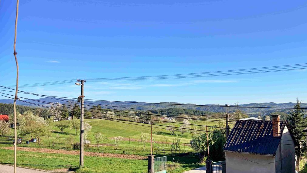 Tehlový 4-izbový byt Podkonice | byt, balkón, garáž, dielňa