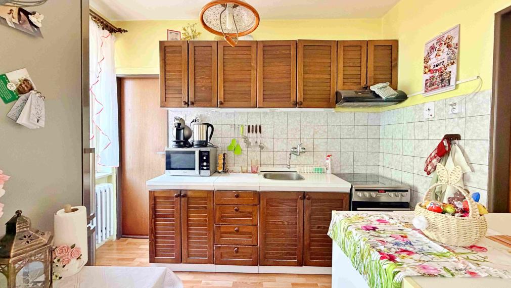 Tehlový 4-izbový byt Podkonice | byt, balkón, garáž, dielňa