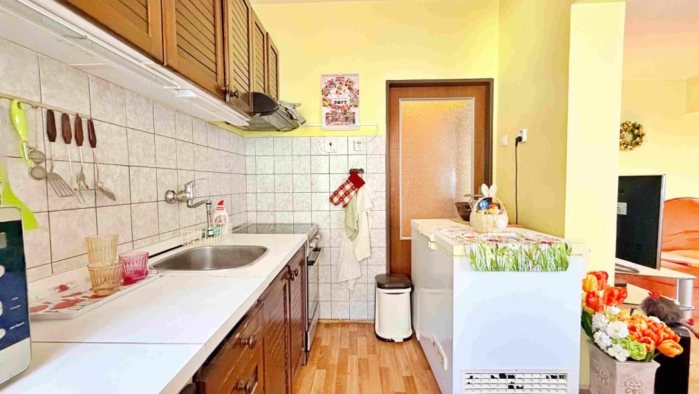 Tehlový 4-izbový byt Podkonice | byt, balkón, garáž, dielňa