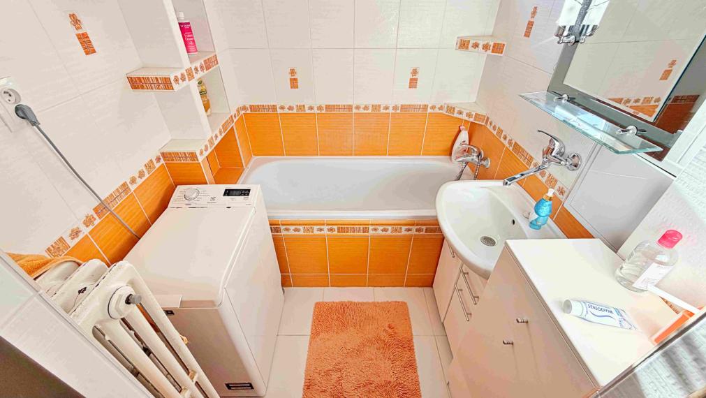 Tehlový 4-izbový byt Podkonice | byt, balkón, garáž, dielňa