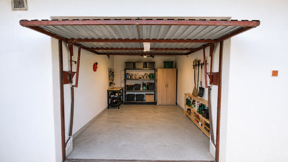 Tehlový 4-izbový byt Podkonice | byt, balkón, garáž, dielňa