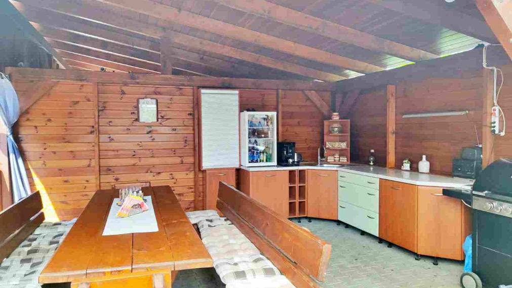 Rodinný dom s bazénom a záhradou na pozemku 1300 m² – Sliač