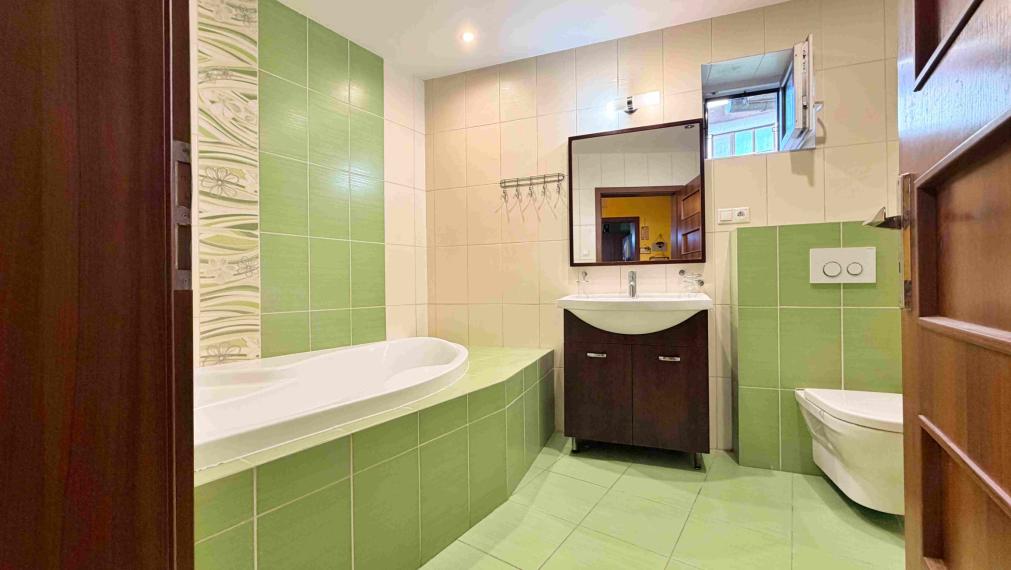 Rodinný dom s bazénom a záhradou na pozemku 1300 m² – Sliač