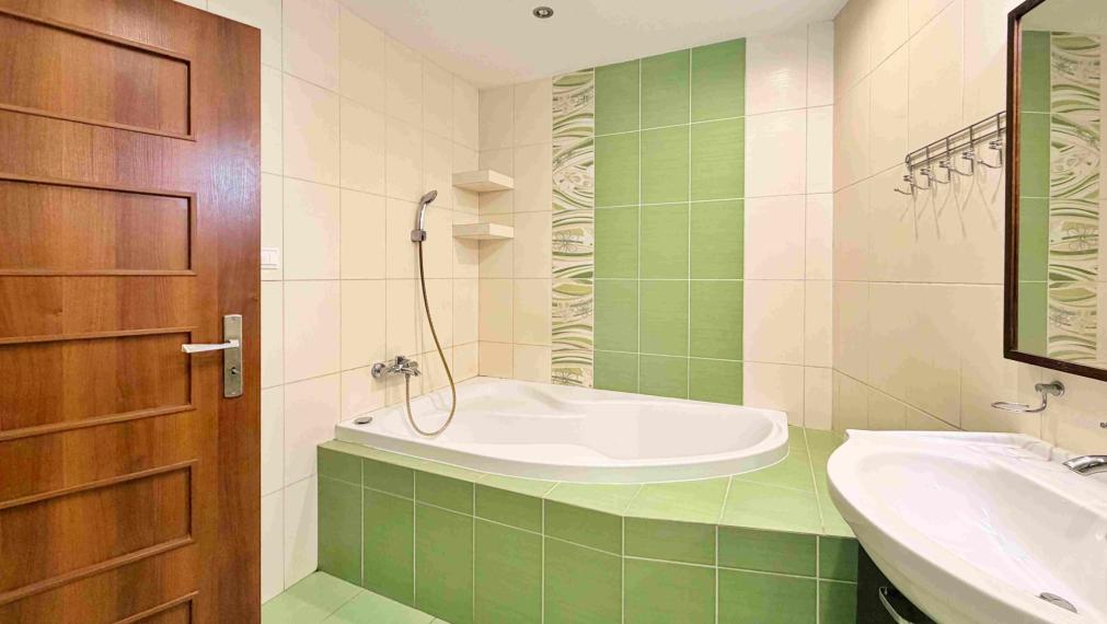 Rodinný dom s bazénom a záhradou na pozemku 1300 m² – Sliač