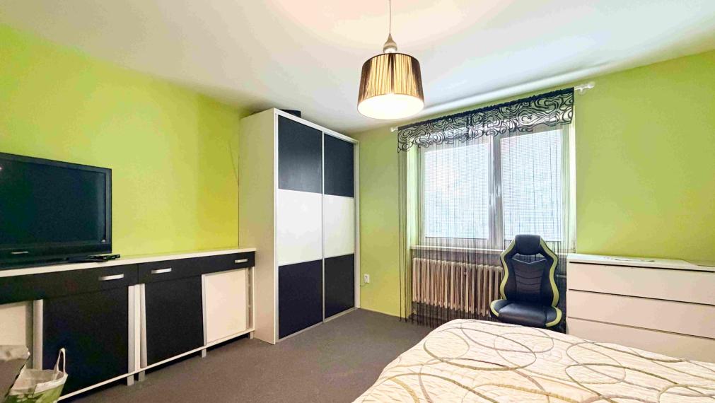 Rodinný dom s bazénom a záhradou na pozemku 1300 m² – Sliač