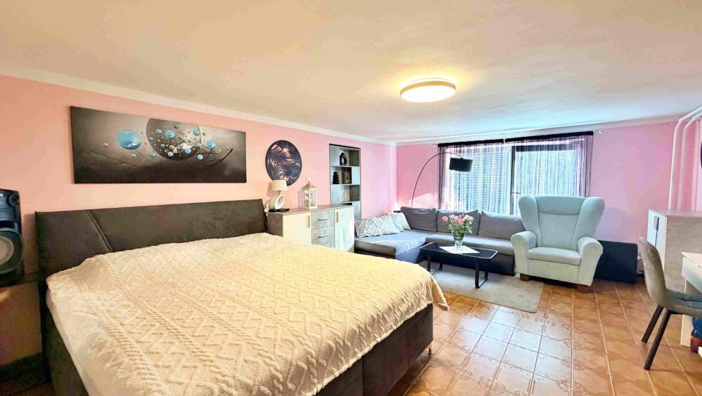 Rodinný dom s bazénom a záhradou na pozemku 1300 m² – Sliač