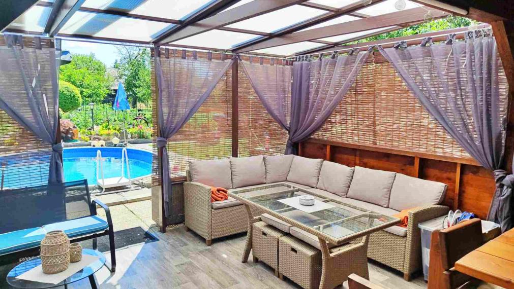 Rodinný dom s bazénom a záhradou na pozemku 1300 m² – Sliač