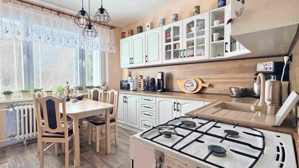 Veľký 3,5i byt 89 m², Balkón, parking, pokoj,Zvolen Sekier