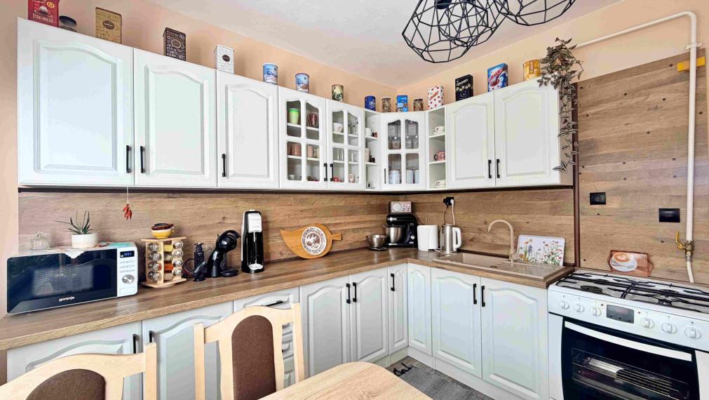 Veľký 3,5i byt 89 m², Balkón, parking, pokoj,Zvolen Sekier