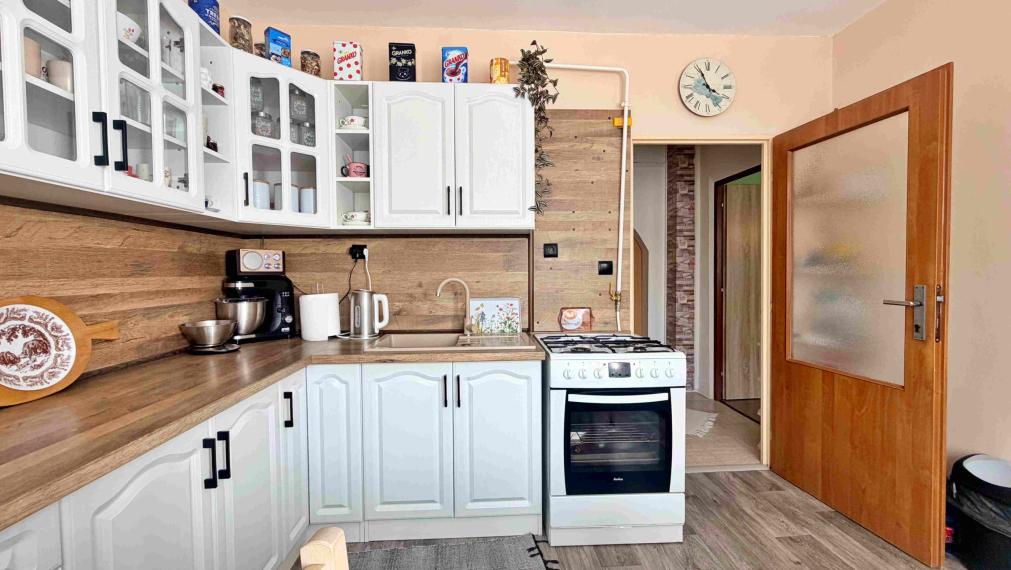 Veľký 3,5i byt 89 m², Balkón, parking, pokoj,Zvolen Sekier