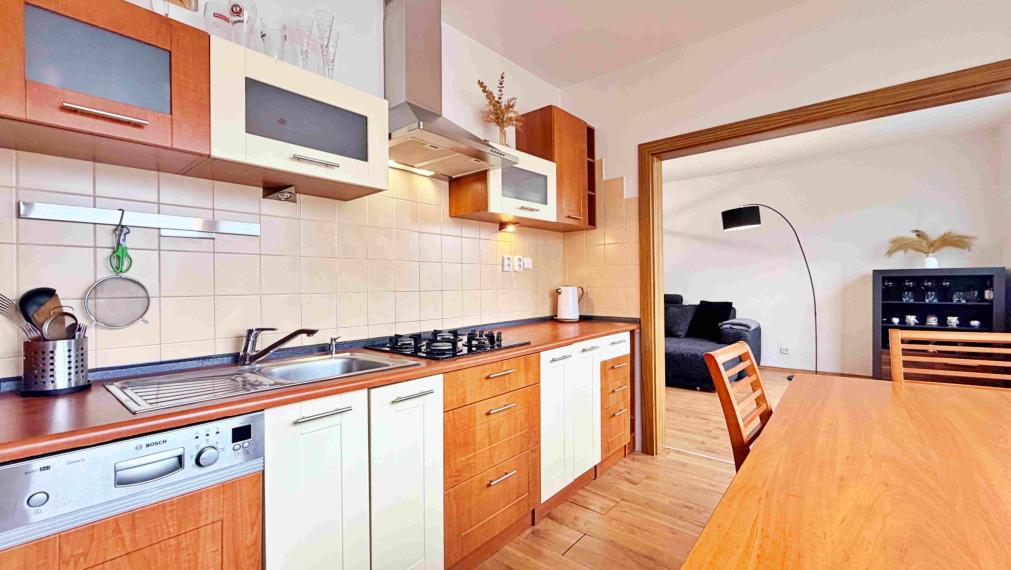 3-izbový byt Zvolen | 81 m², balkón, dve komory, zariadený