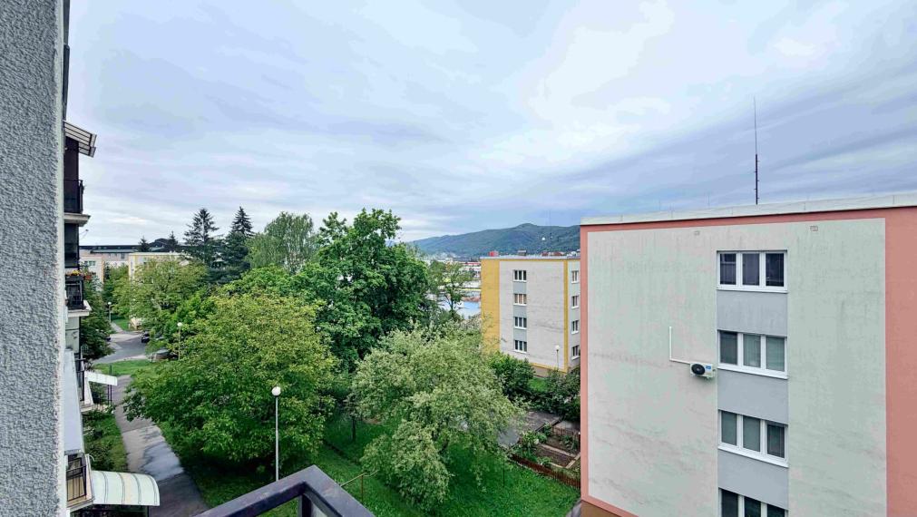 3-izbový byt Zvolen | 81 m², balkón, dve komory, zariadený