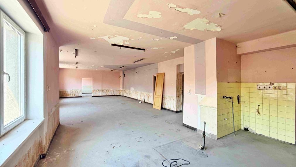 Polyfunkčná budova Horná Mičiná, 1800m2, bývanie aj biznis