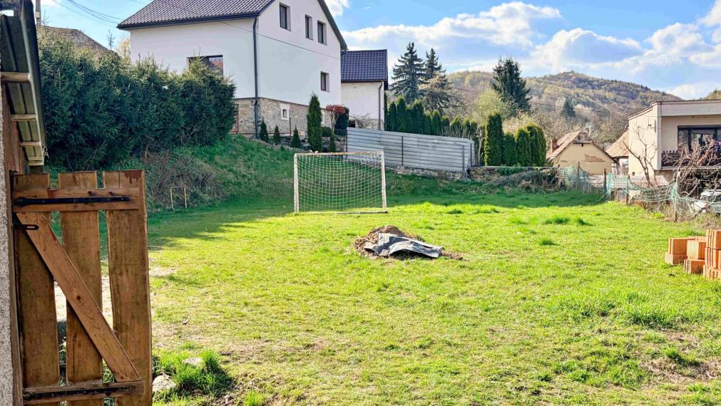 Dom Tuhár, 1010 m² pozemok, rekonštrukcia, terasa, pokoj