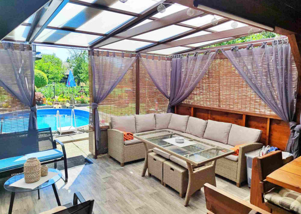 Rodinný dom s bazénom a záhradou na pozemku 1300 m² – Sliač