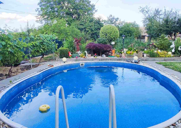 Rodinný dom s bazénom a záhradou na pozemku 1300 m² – Sliač