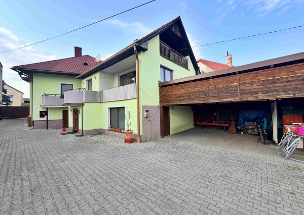 Rodinný dom s bazénom a záhradou na pozemku 1300 m² – Sliač