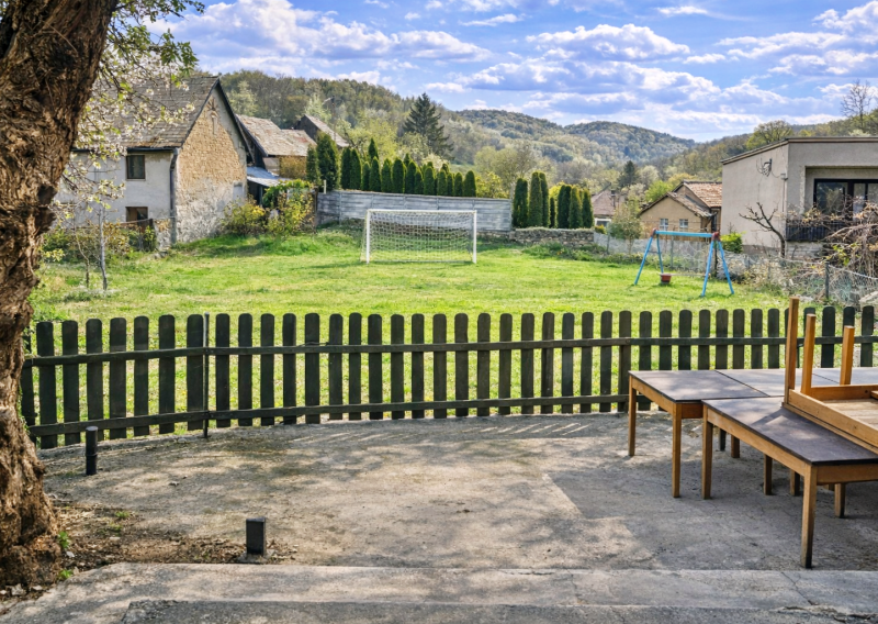 Dom v Tuhári | 1010 m² pozemok, terasa, pokoj